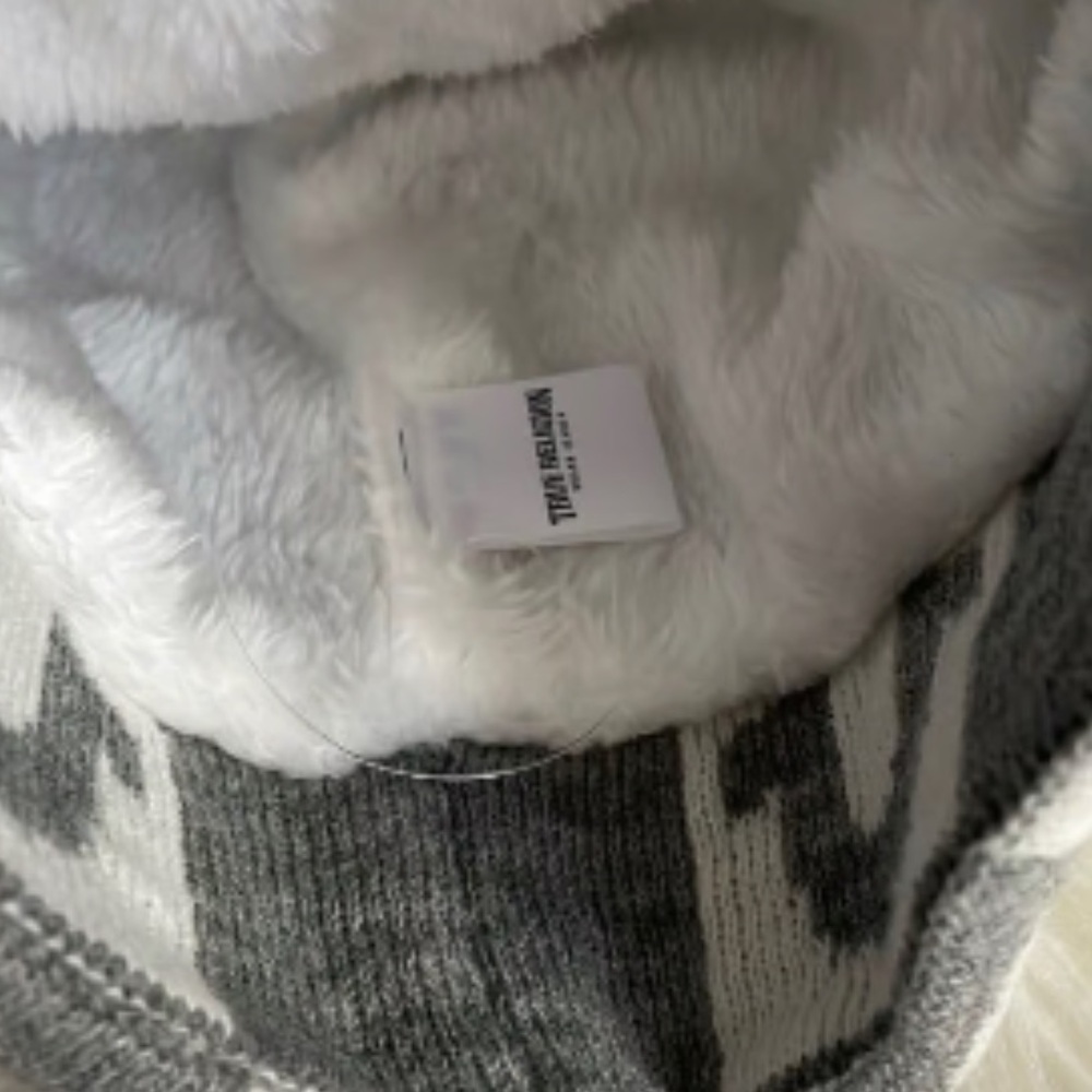 New with tags, True Religion hat and glove set - Picture 3 of 3